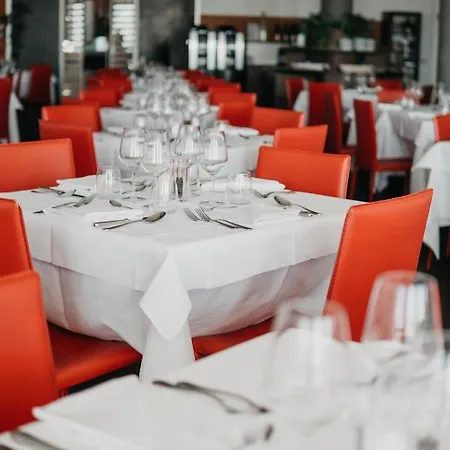 Hotel Adlon 4*