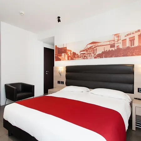 Hotel Adlon 4*