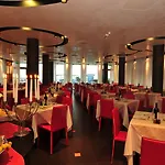 Отель Adlon 4*
