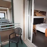 Отель Adlon 4*